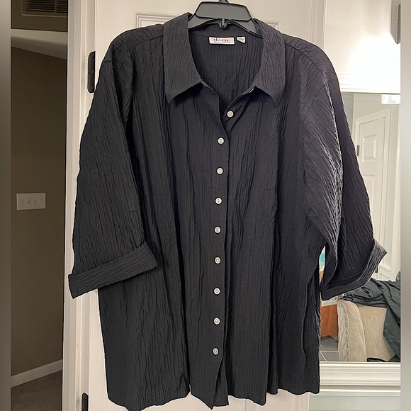 Denim & Co black 3/4 sleeve button down ruched shirt with cuffed sleeves. - Picture 1 of 4